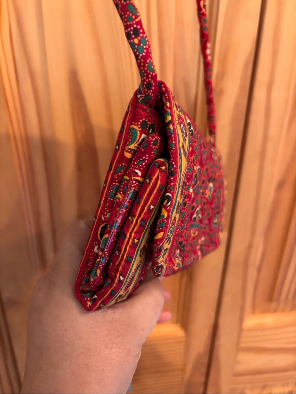 Vera Bradley Red Floral Quilted Crossbody Bag - Retired Pattern - Picture 4 of 12